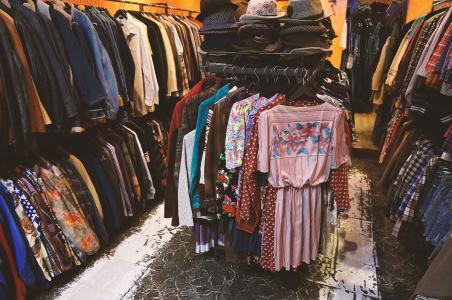 服裝店無吊牌之謎 舊貨、剪標還是另有隱情？