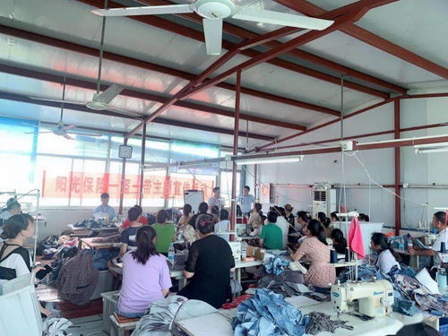 陽光人壽淮安中支走進服裝廠，開展“一盔一帶”安全教育，守護零售從業者出行安全