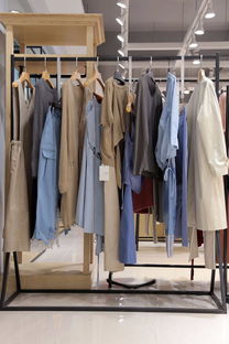 太平鳥百佧麗女裝品牌尾貨折扣 經典卡其色旗袍唐裝，盡顯東方韻味與性價比